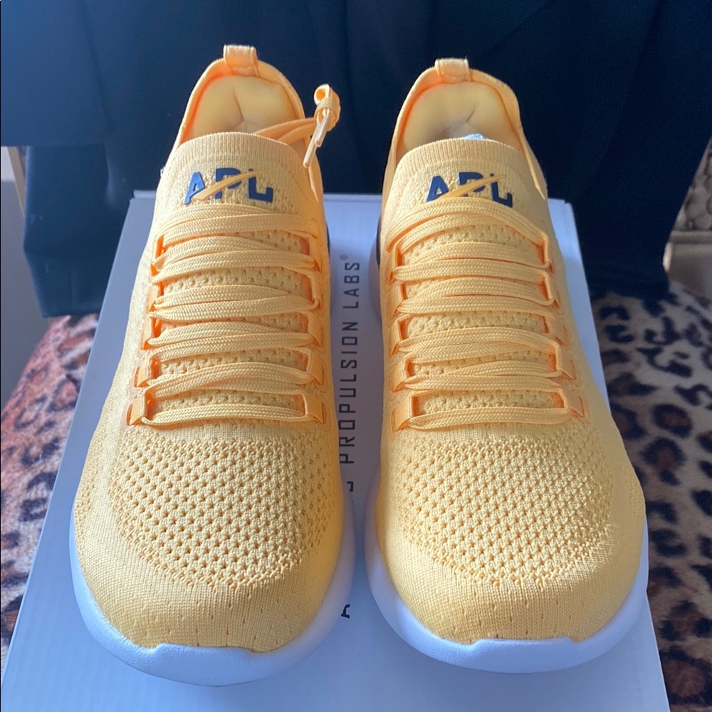 NIB APL Women,s Techloom Breeze Marigolds/Midnight White lowest price no offers